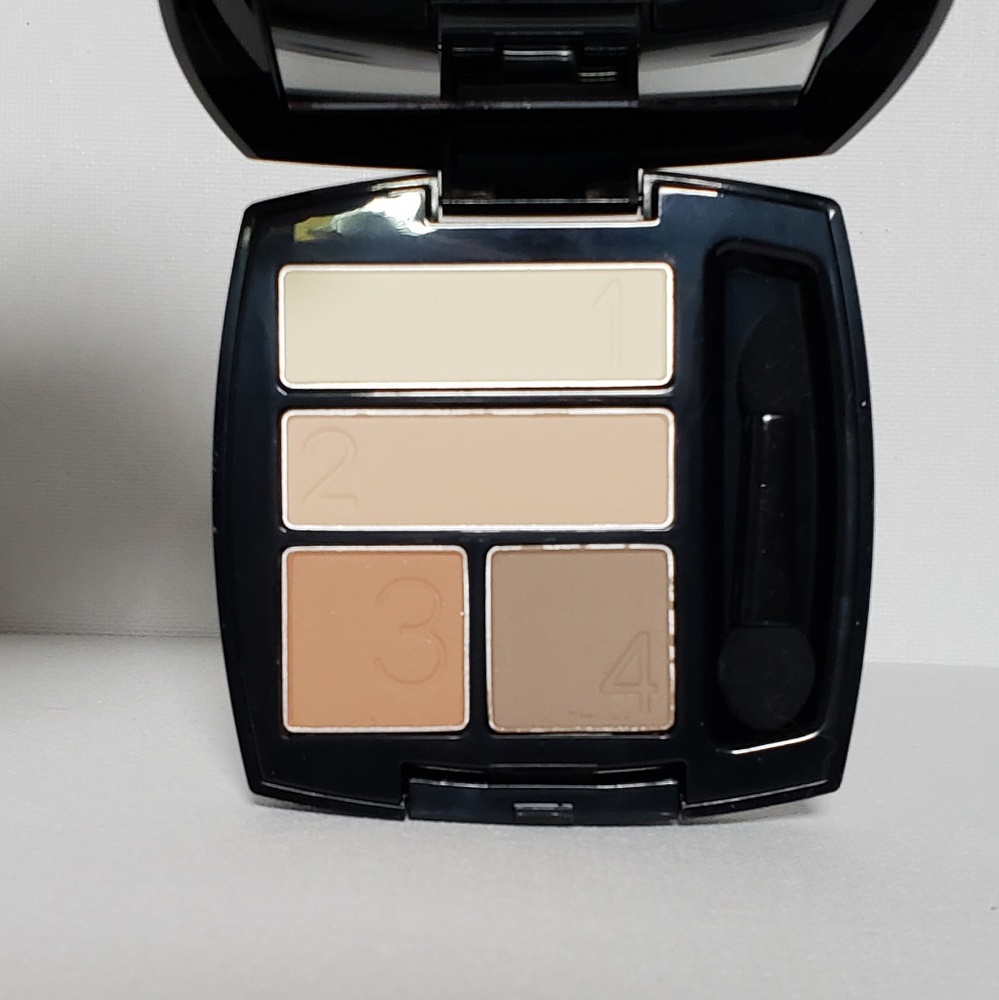 Avon True Color Matte Eyeshadow Quad
In Tenderness
